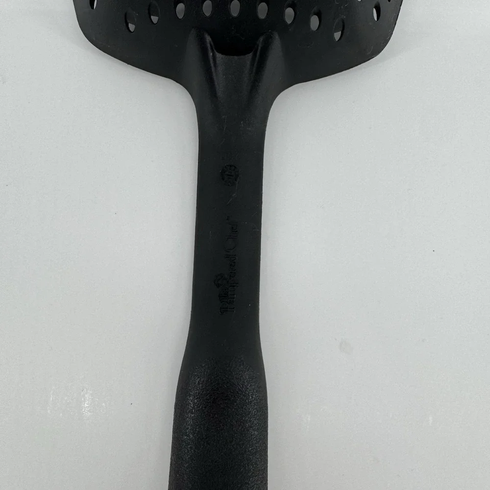Pampered Chef Large Scoop Veggie Colander Strainer Black Kitchen Pasta Drainer